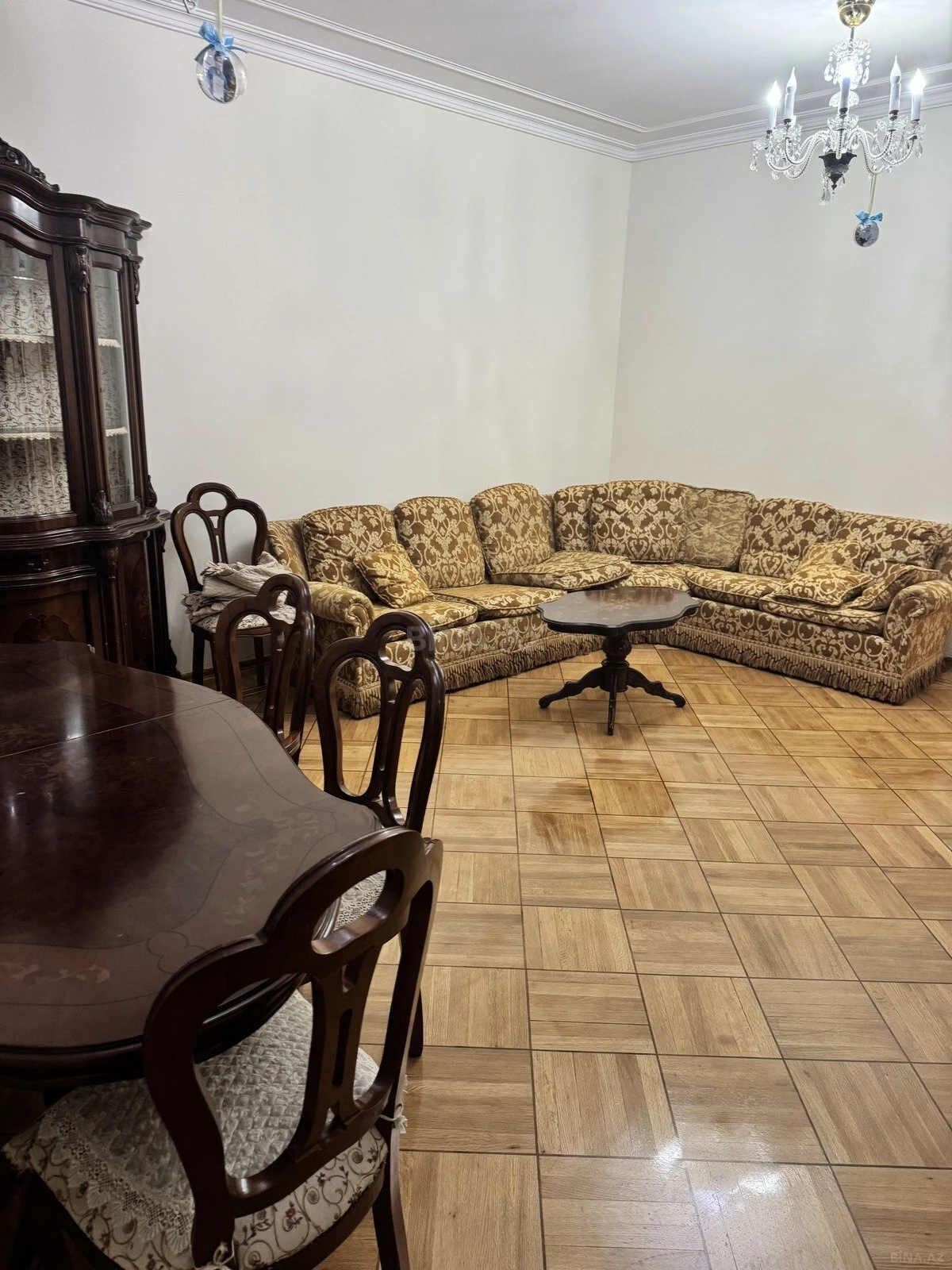 Kirayə verilir 2 otaqlı mənzil 107 m²