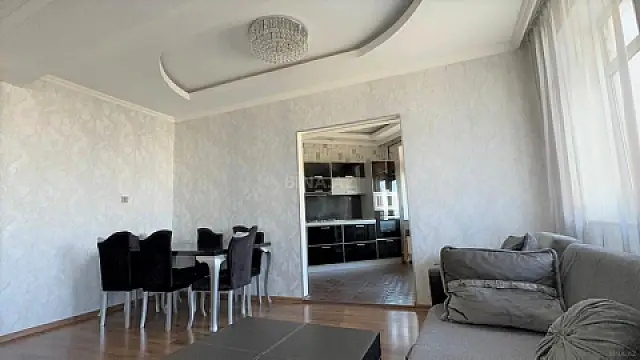 Satılır 3 otaqlı mənzil 101 m²