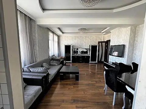 Satılır 3 otaqlı mənzil 101 m²
