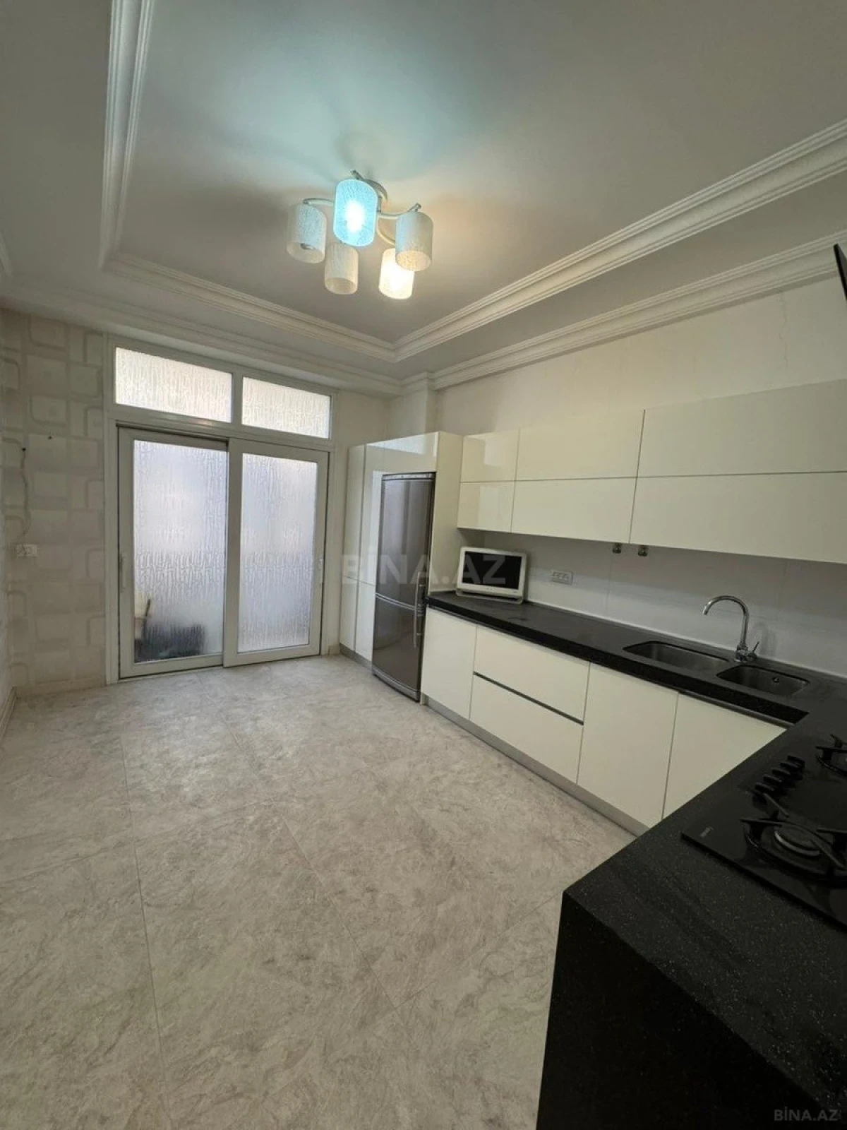 Satılır 3 otaqlı mənzil 150 m²