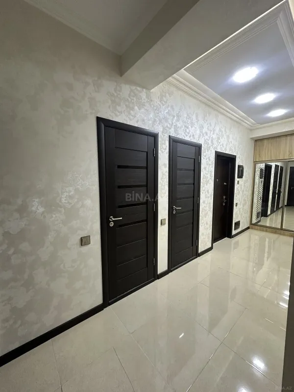 Satılır 3 otaqlı mənzil 122 m²