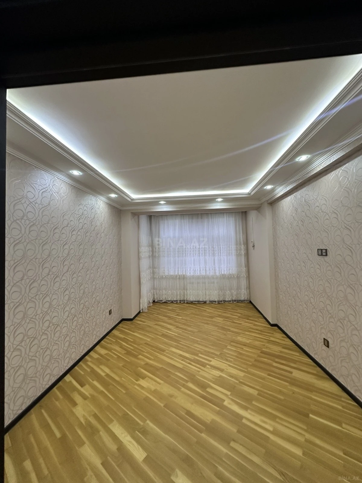 Satılır 3 otaqlı mənzil 122 m²