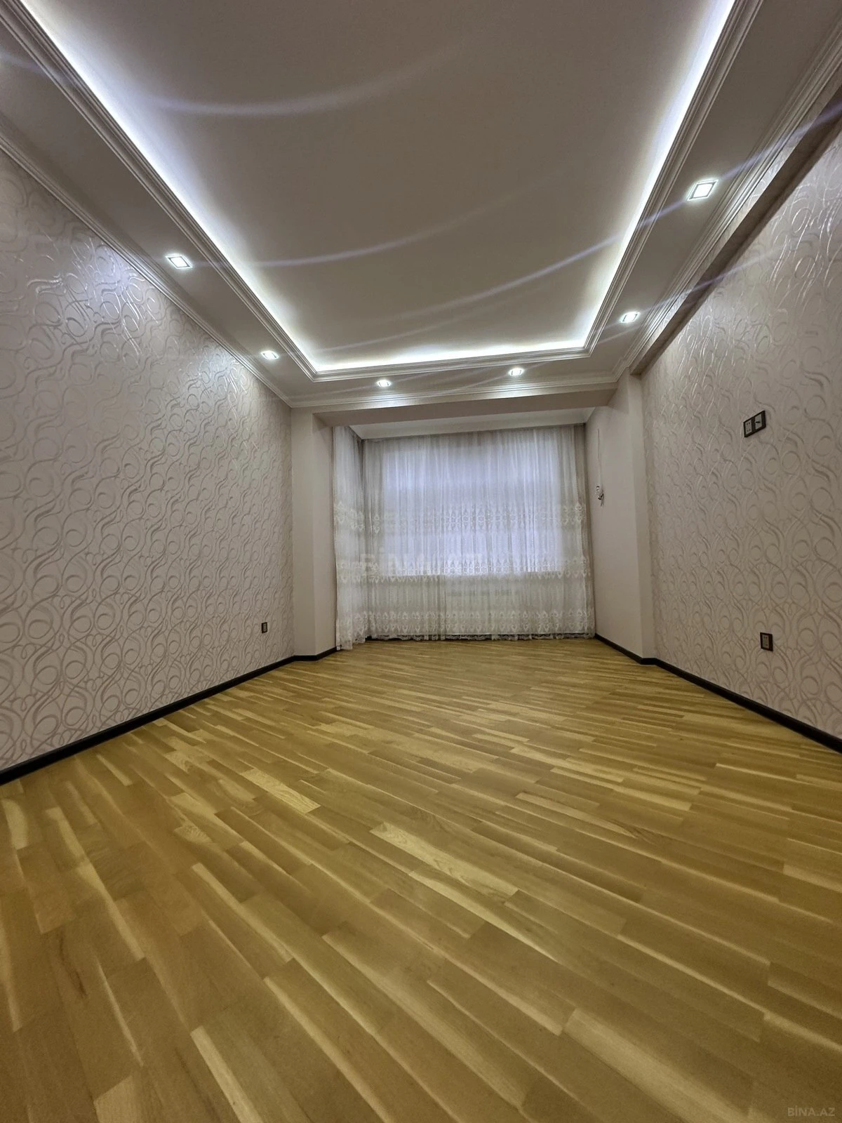 Satılır 3 otaqlı mənzil 122 m²