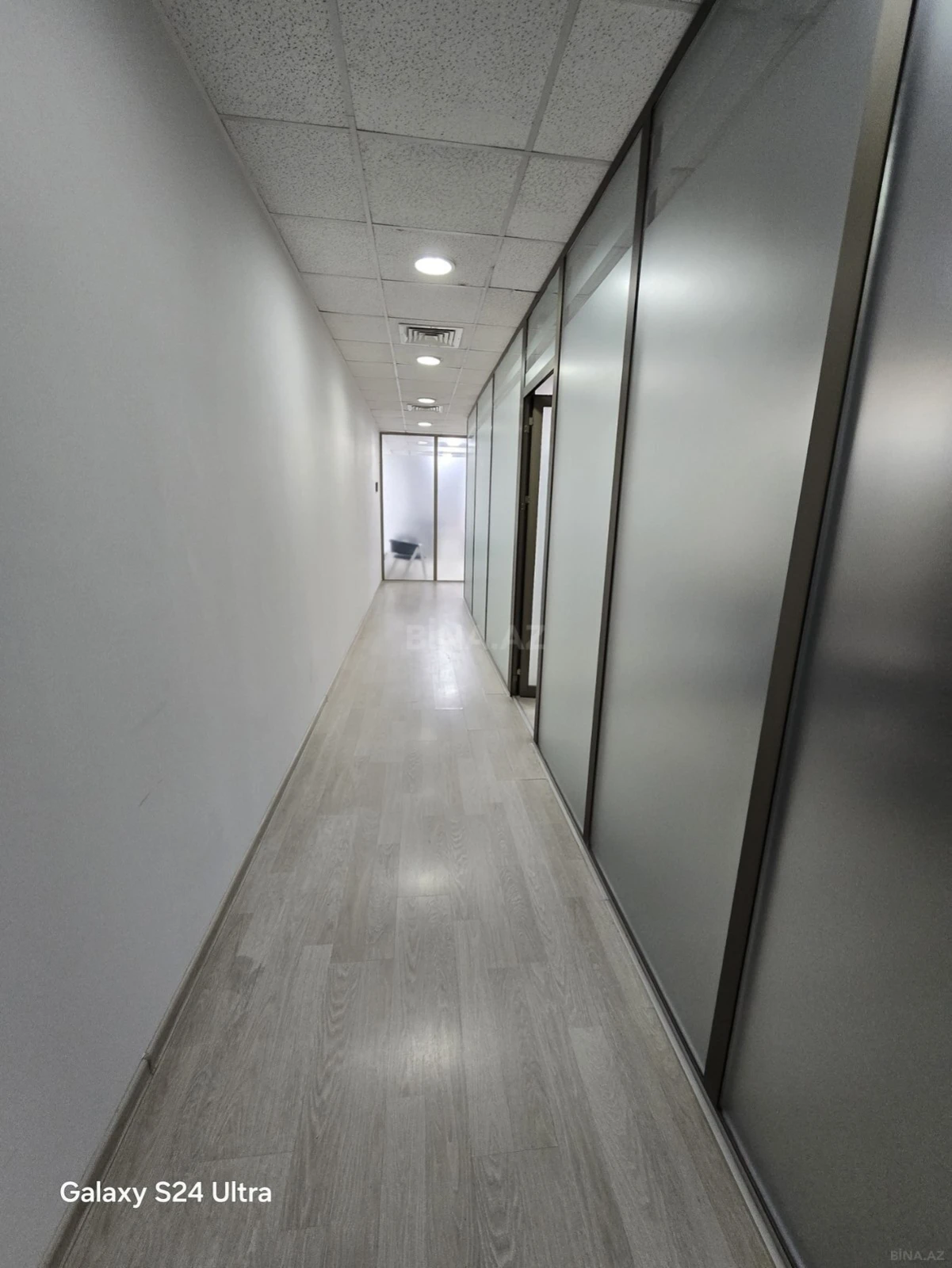 Kirayə verilir 4 otaqlı ofis 180 m²