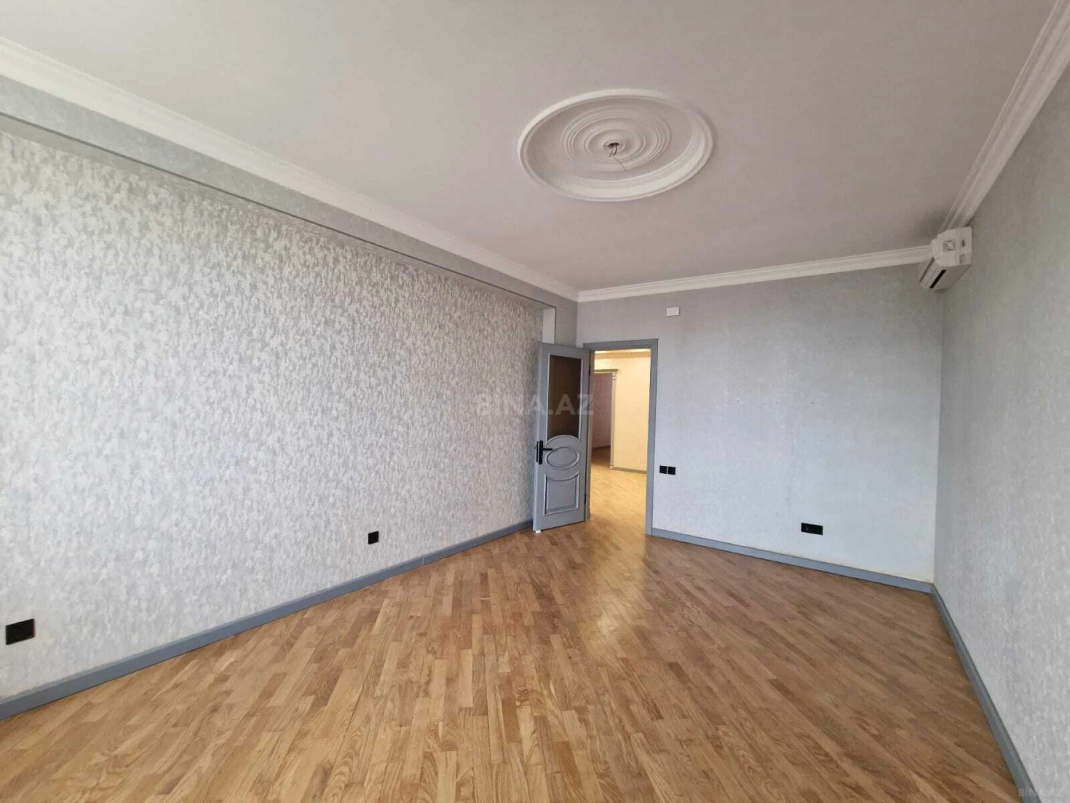 Satılır 4 otaqlı mənzil 168 m²