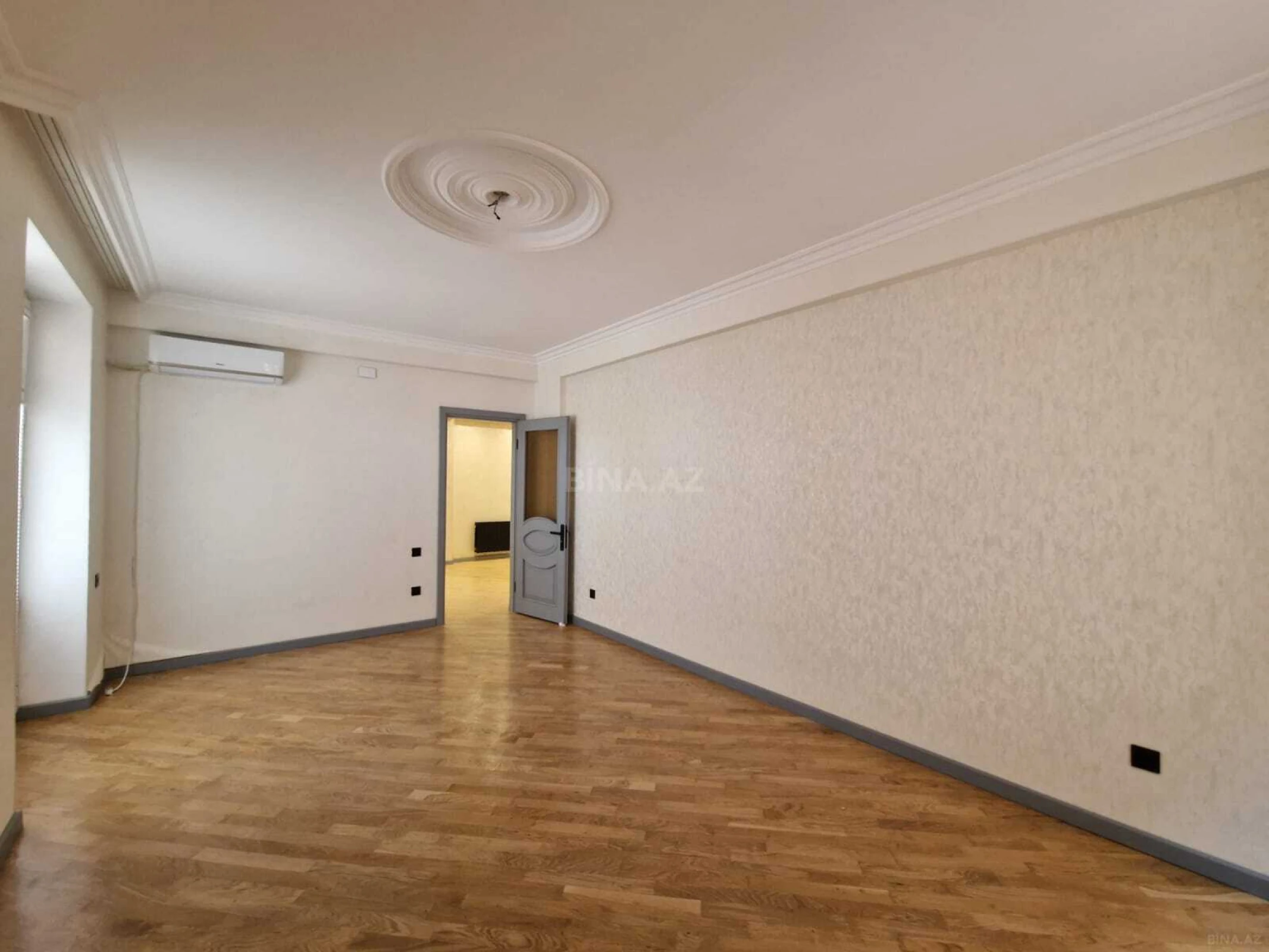 Satılır 4 otaqlı mənzil 168 m²