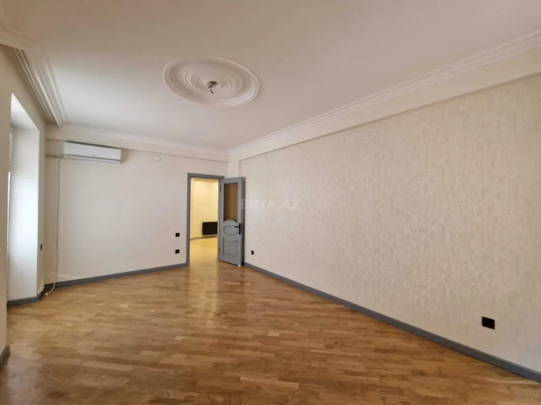 Satılır 4 otaqlı mənzil 168 m²
