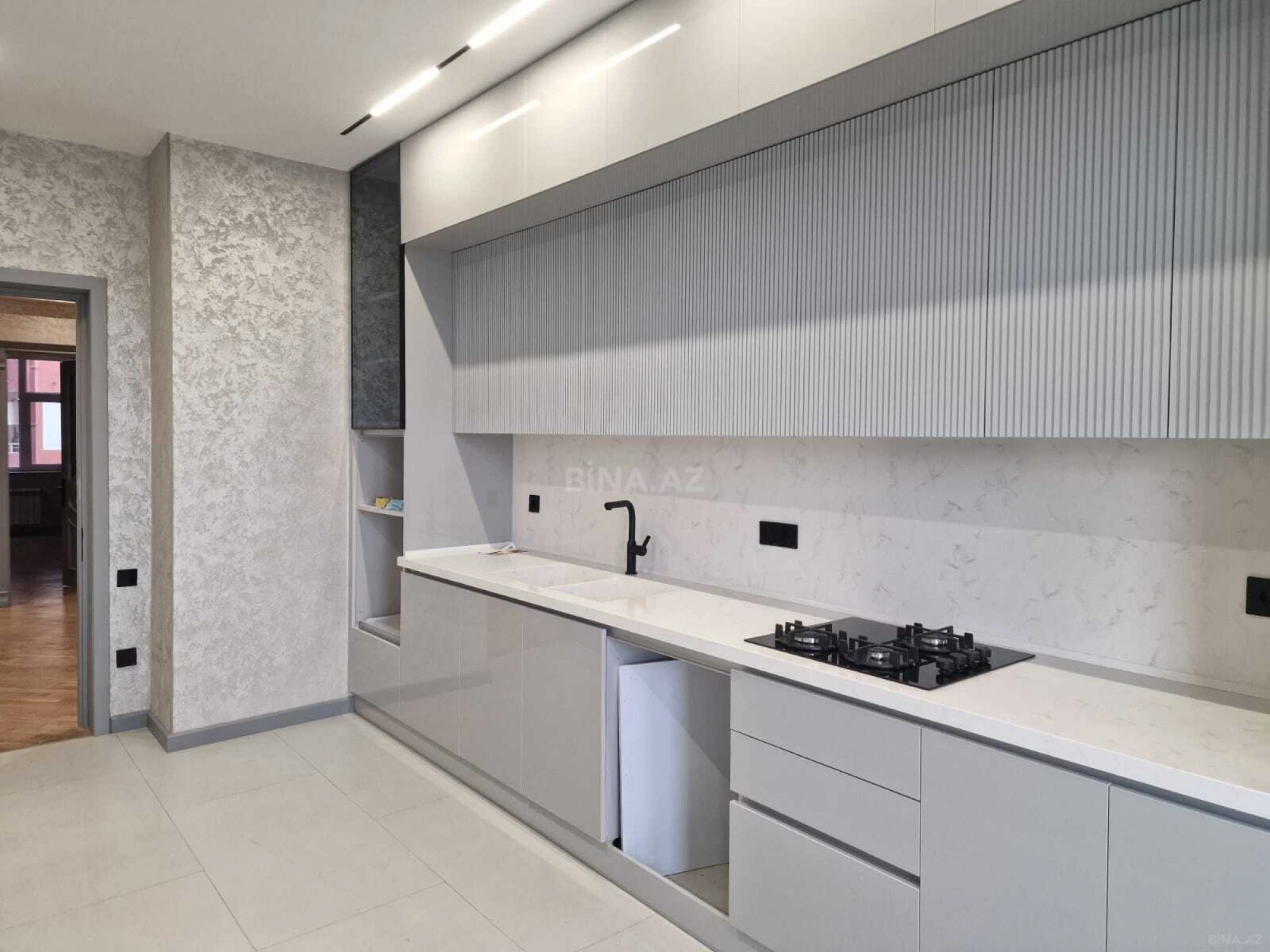 Satılır 4 otaqlı mənzil 168 m²