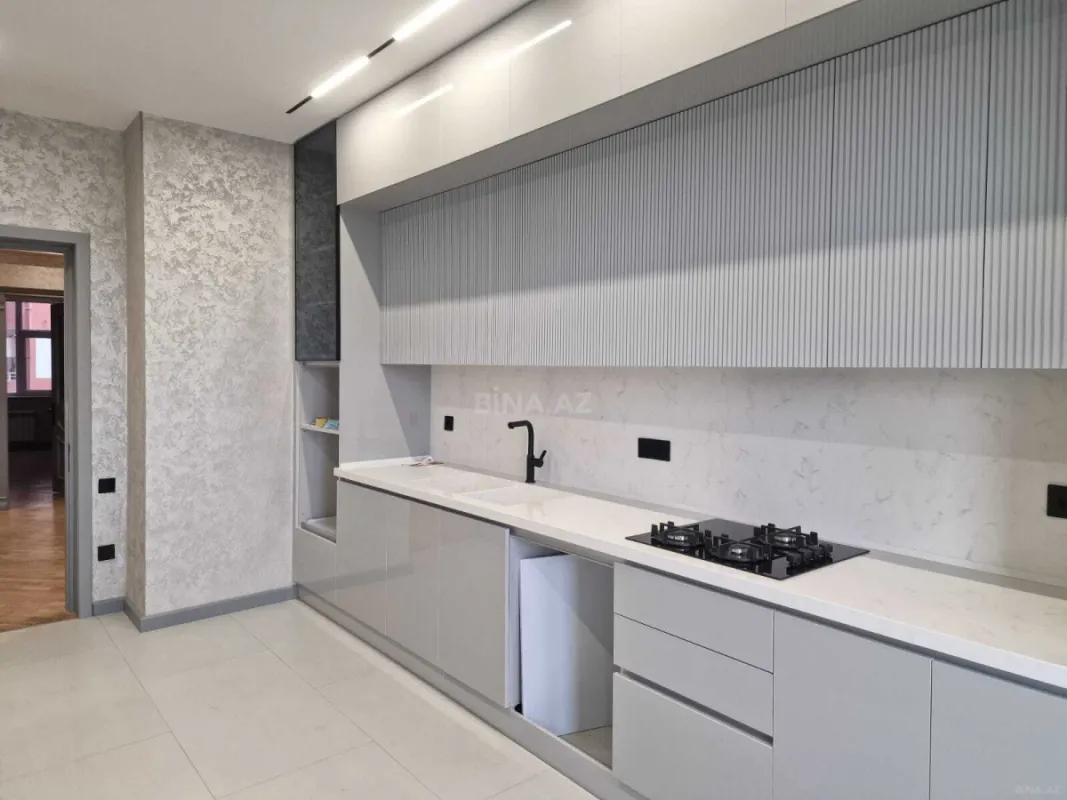 Satılır 4 otaqlı mənzil 168 m²