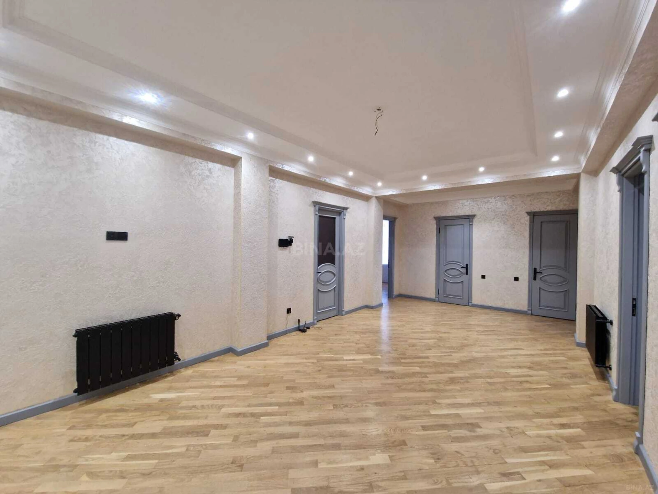 Satılır 4 otaqlı mənzil 168 m²