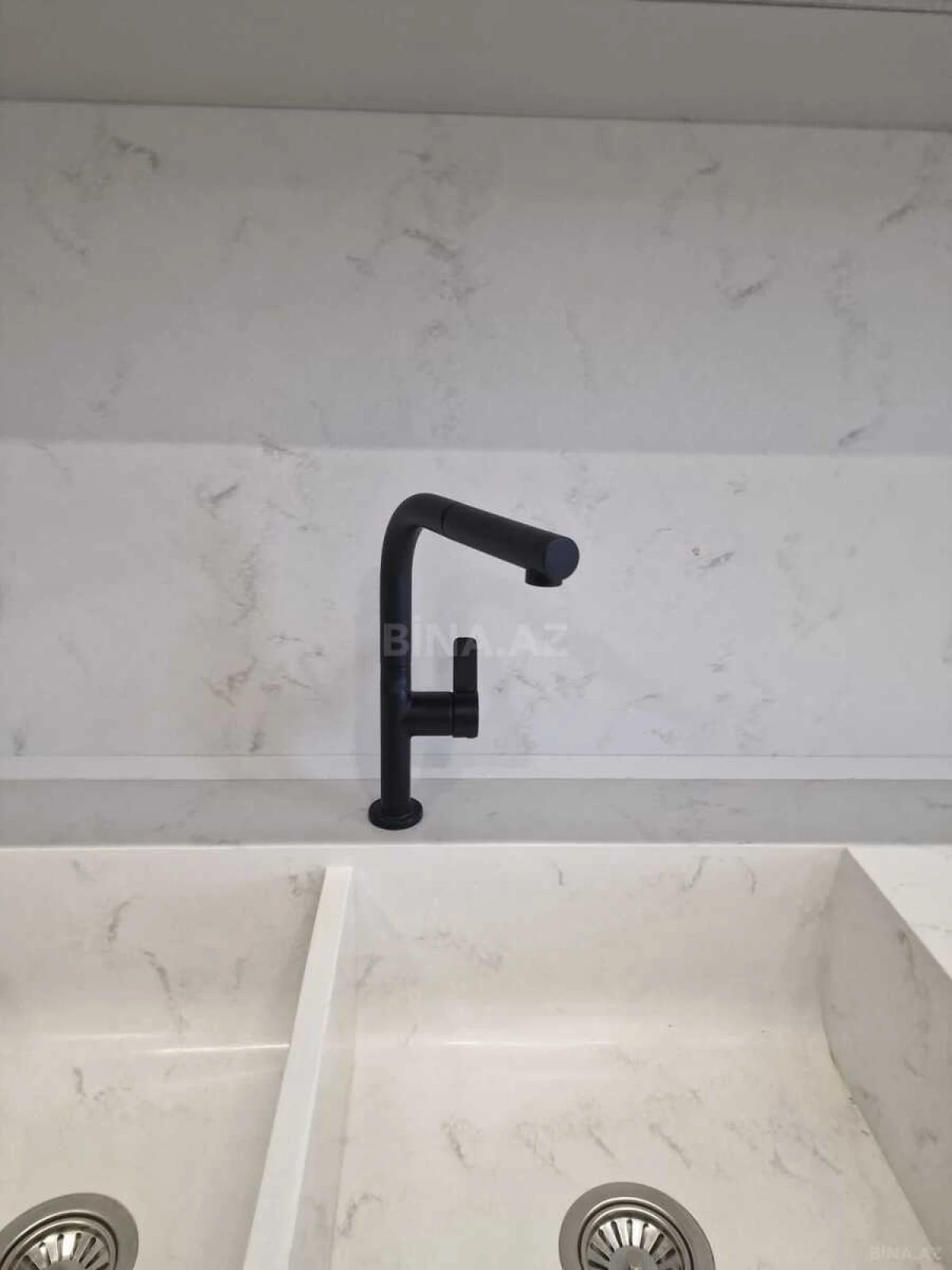 Satılır 4 otaqlı mənzil 168 m²