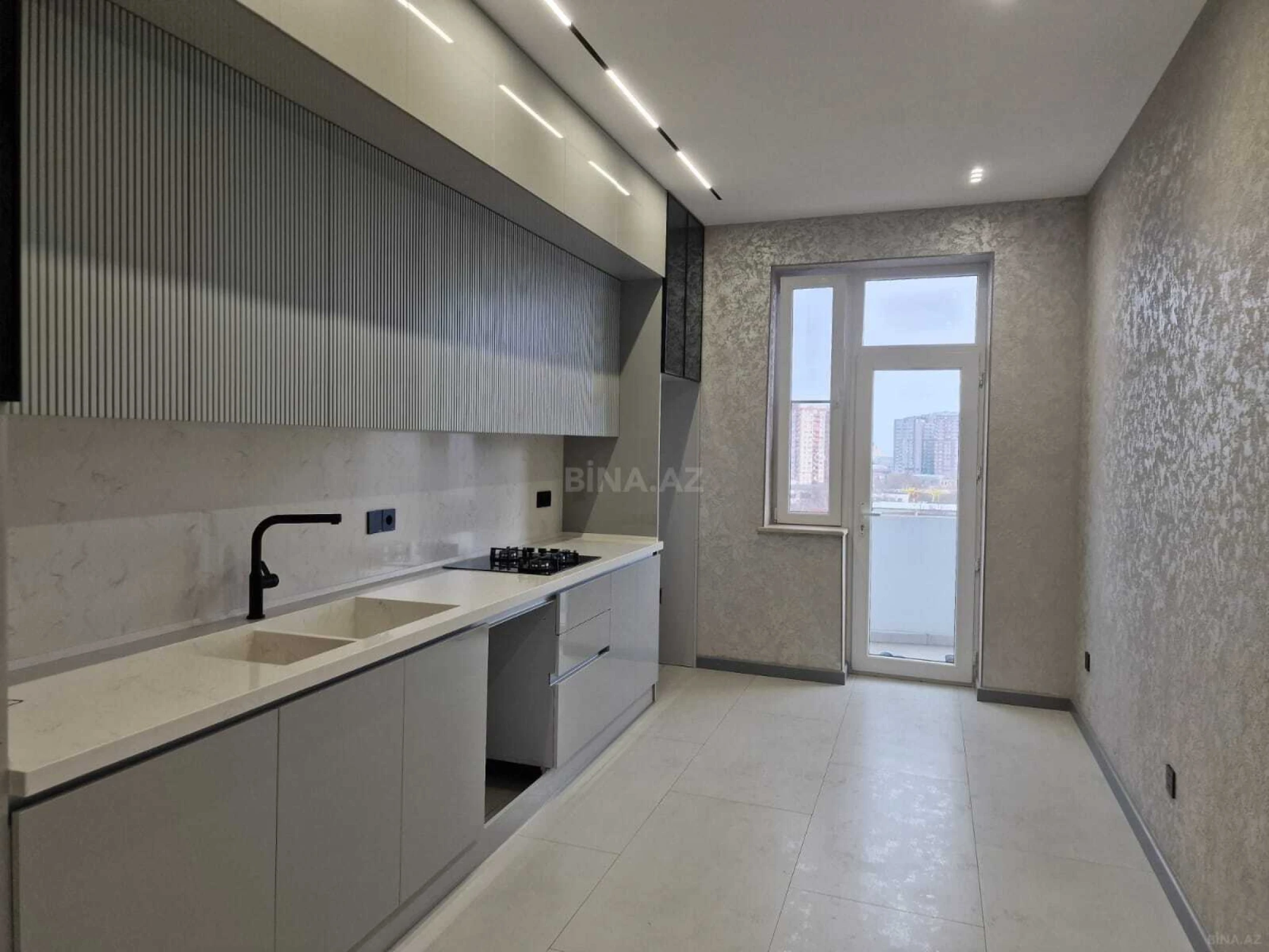 Satılır 4 otaqlı mənzil 168 m²