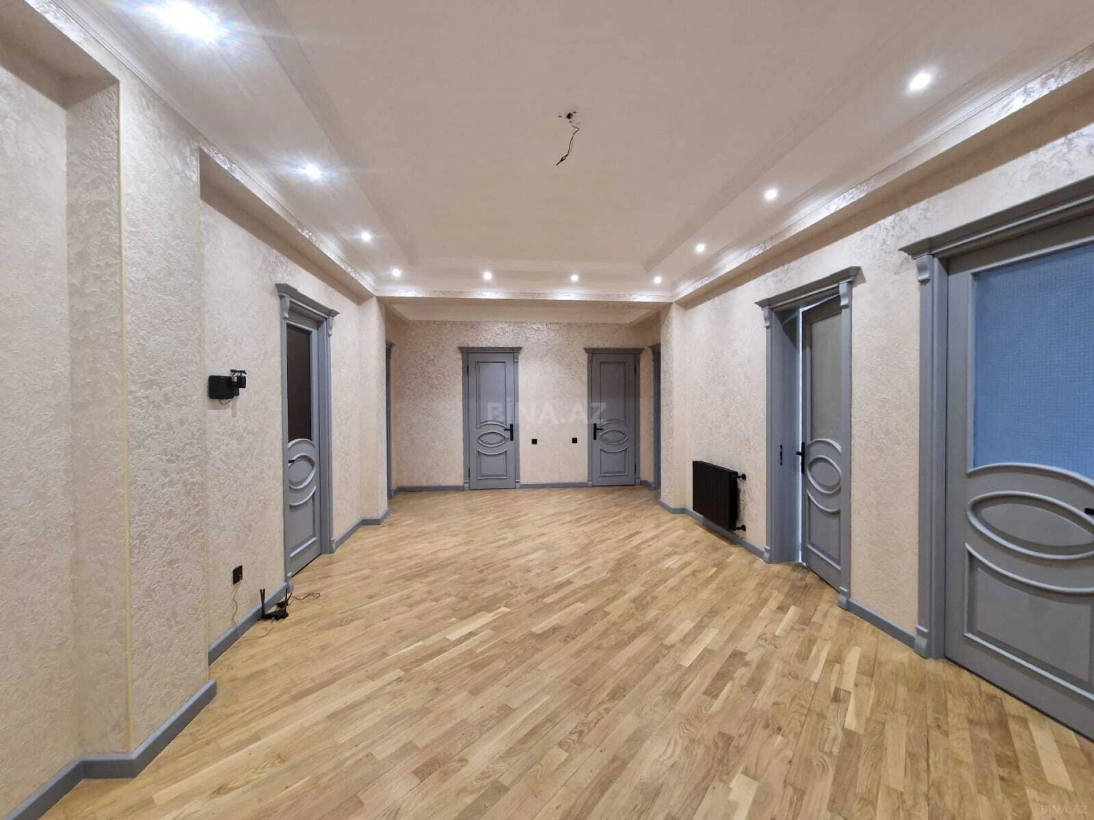 Satılır 4 otaqlı mənzil 168 m²