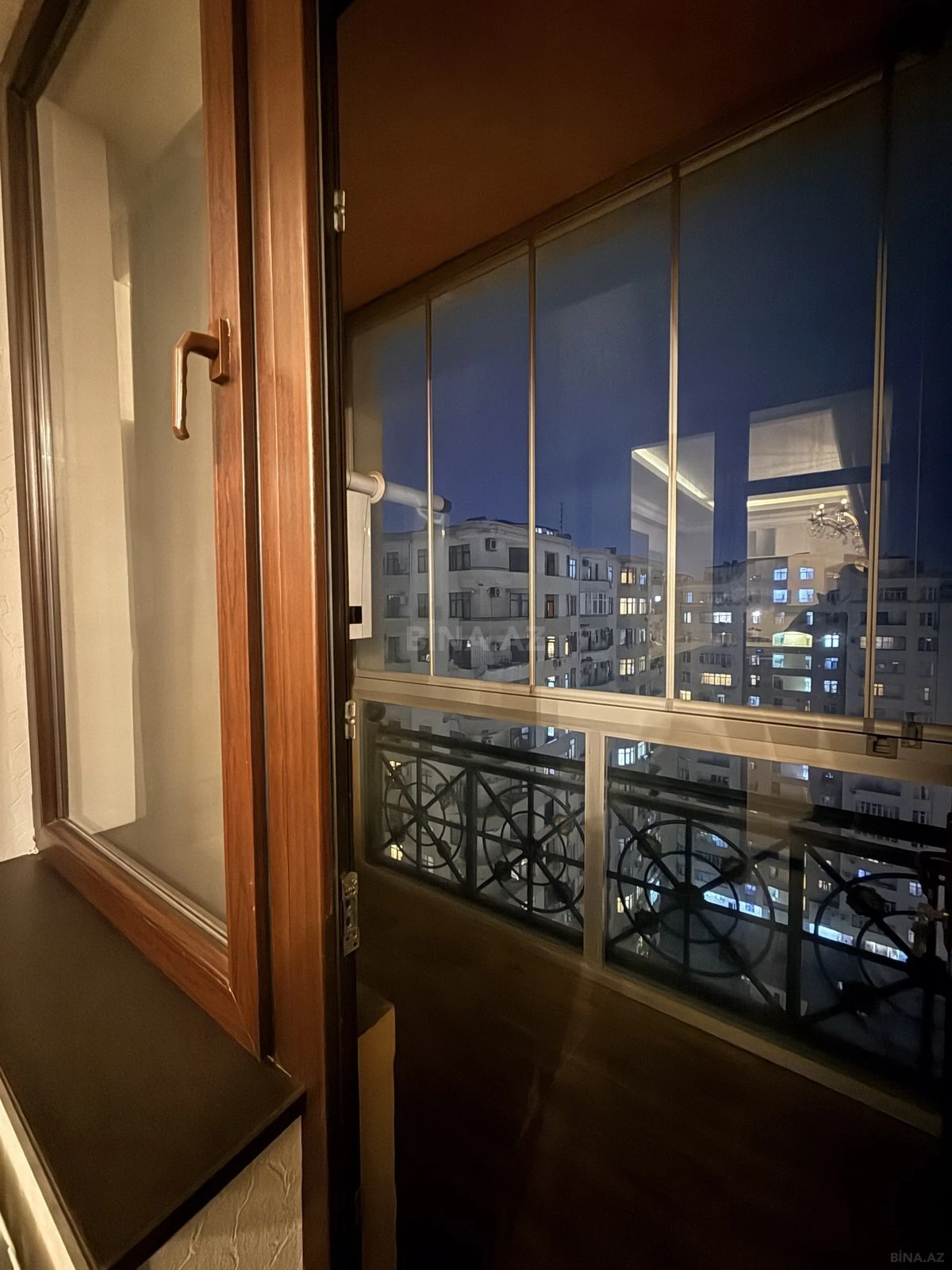 Satılır 2 otaqlı mənzil 100 m²