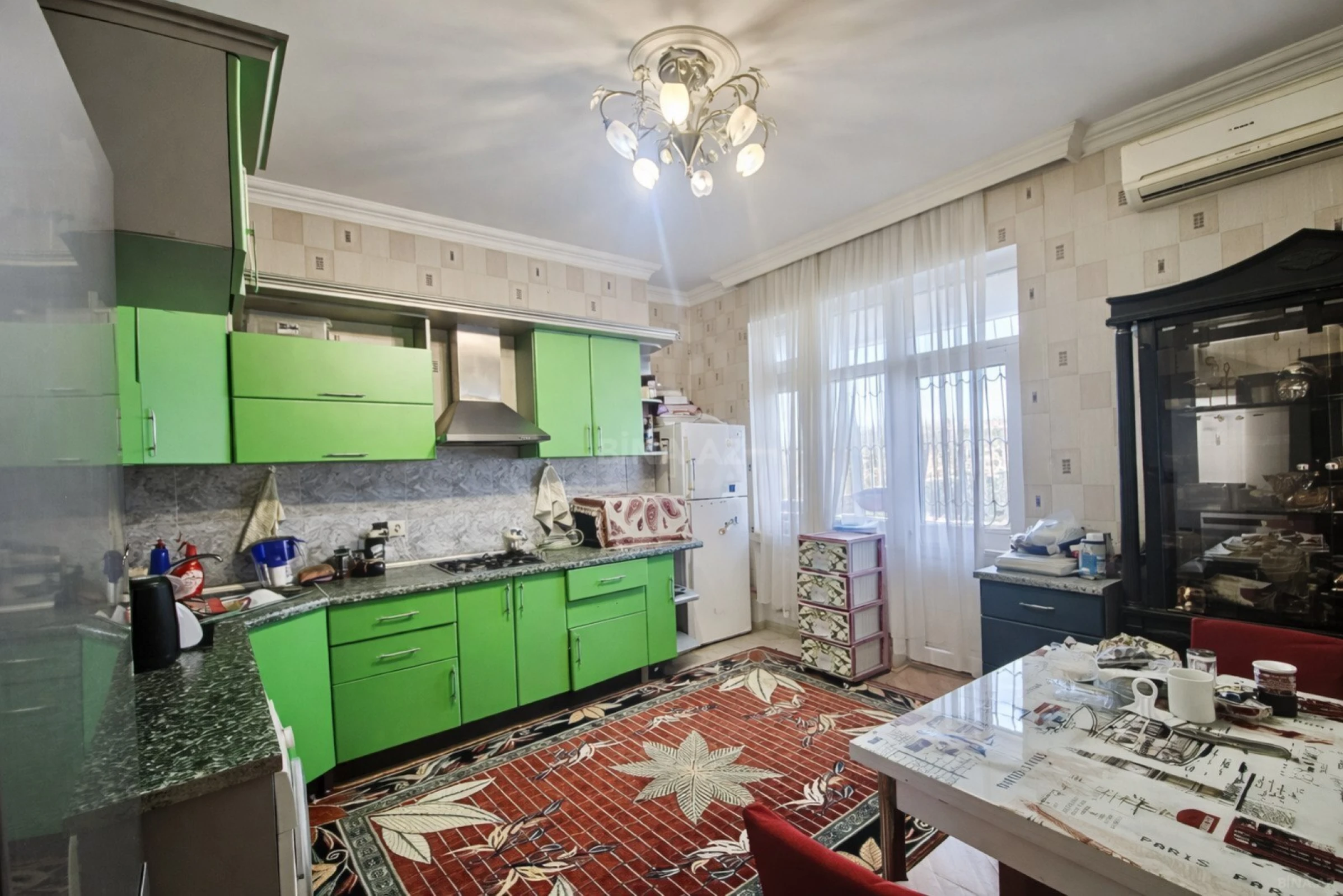 Satılır 3 otaqlı mənzil 133 m²