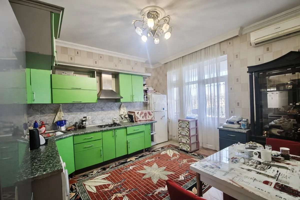 Satılır 3 otaqlı mənzil 133 m²
