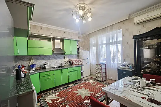 Satılır 3 otaqlı mənzil 133 m²