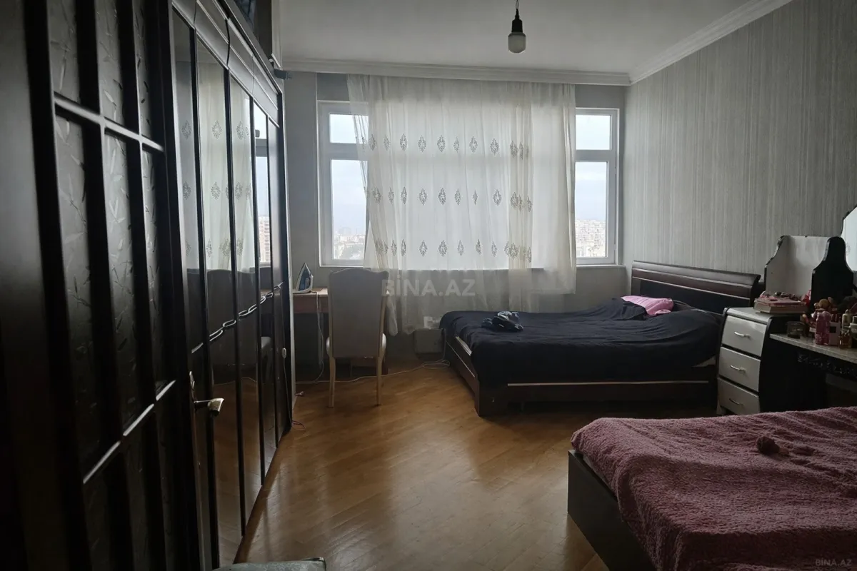 Satılır 3 otaqlı mənzil 133 m²