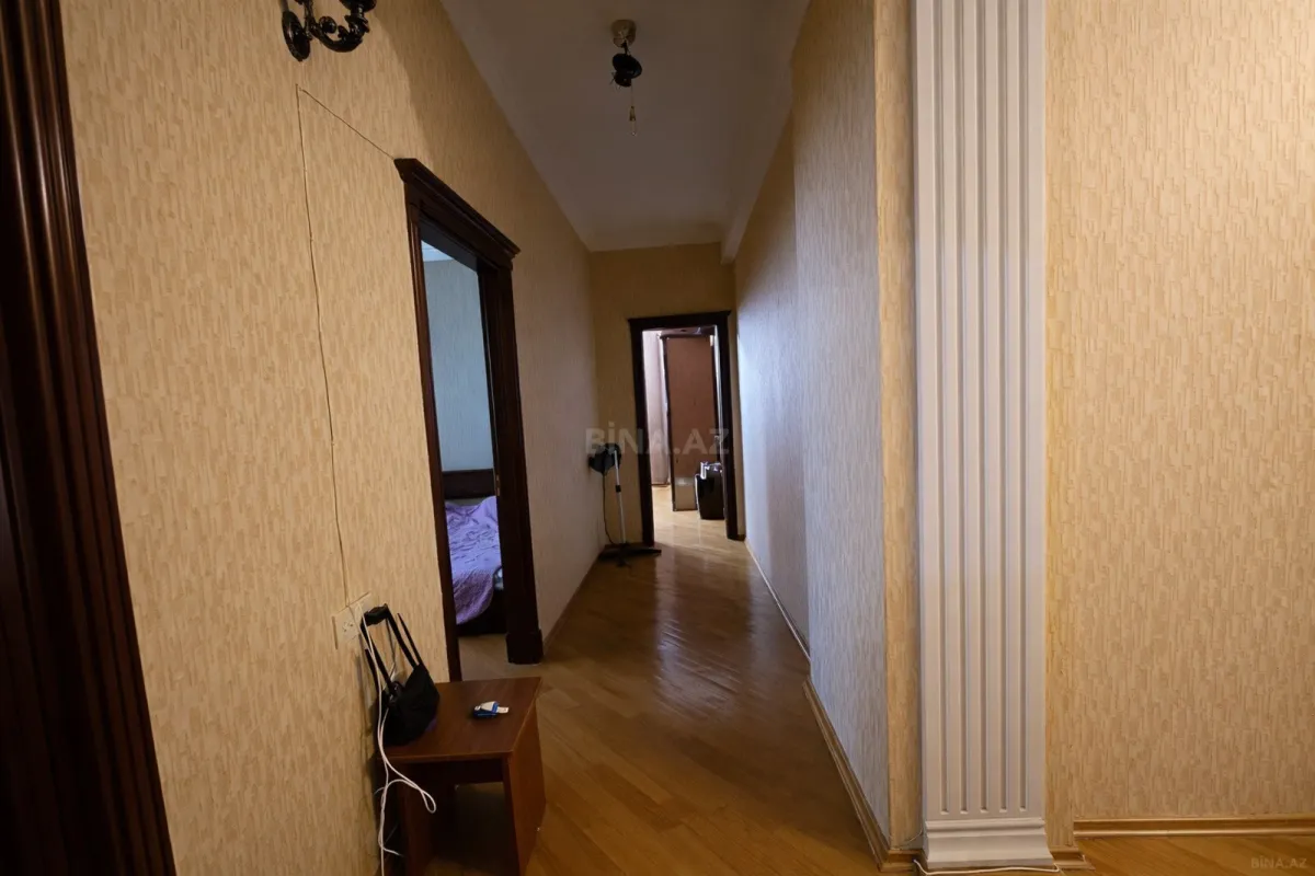 Satılır 3 otaqlı mənzil 133 m²