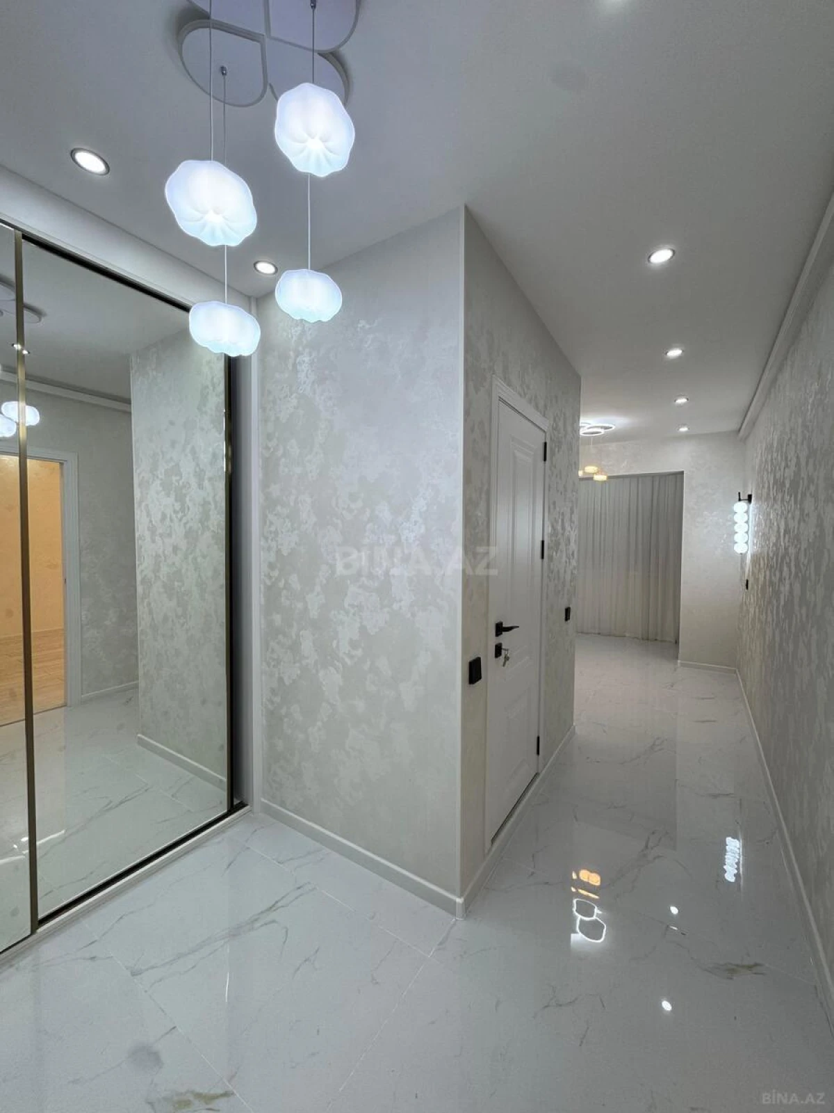 Satılır 2 otaqlı mənzil 65 m²