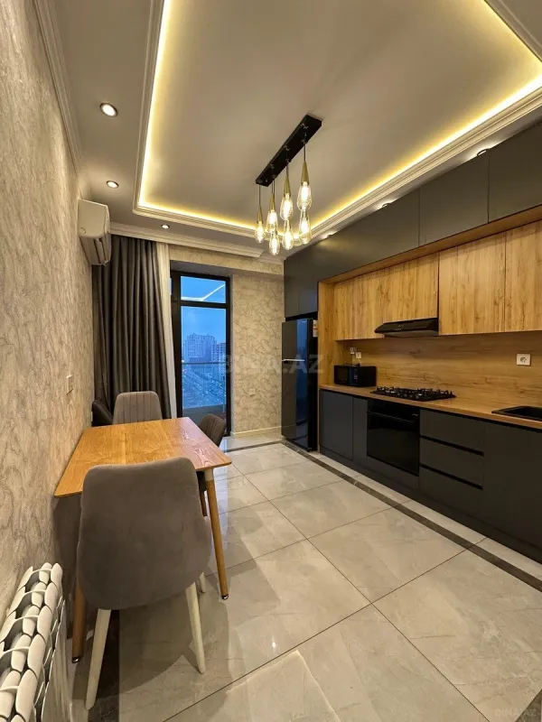 Satılır 3 otaqlı mənzil 148 m²