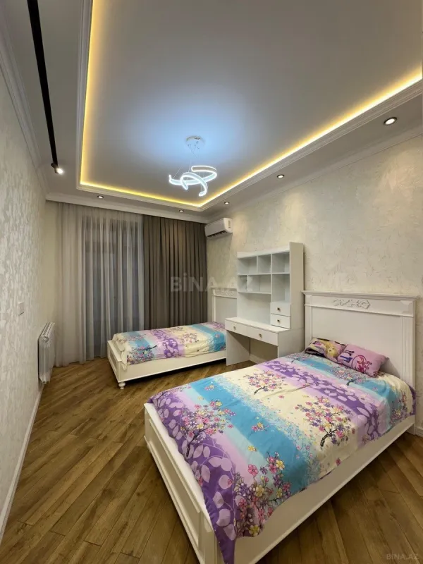 Satılır 3 otaqlı mənzil 148 m²