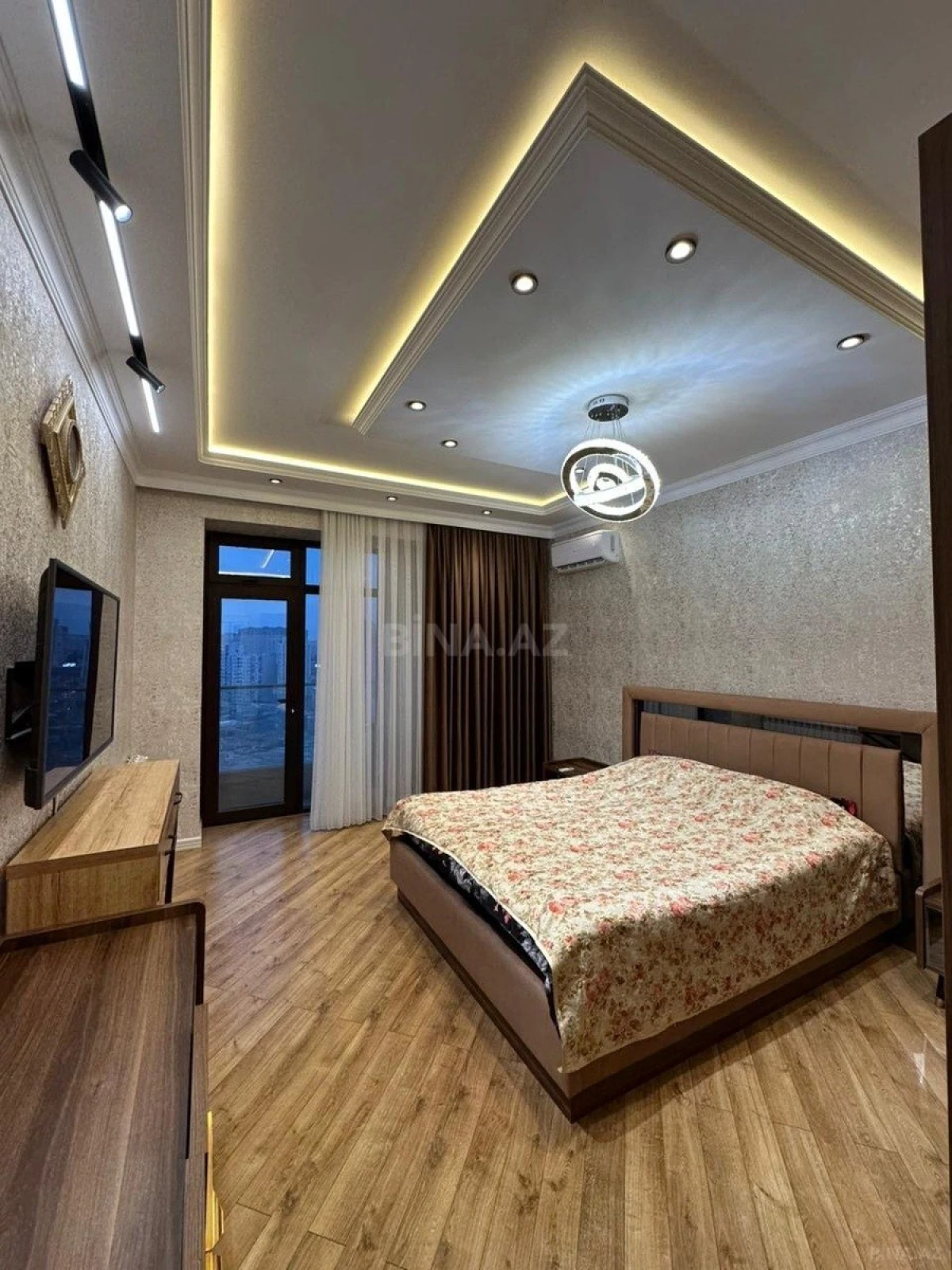 Satılır 3 otaqlı mənzil 148 m²