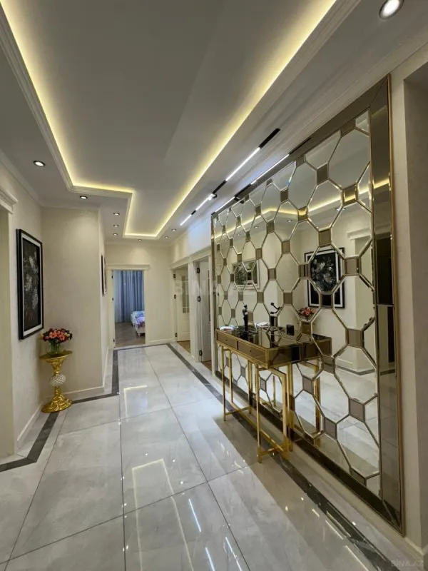 Satılır 3 otaqlı mənzil 148 m²