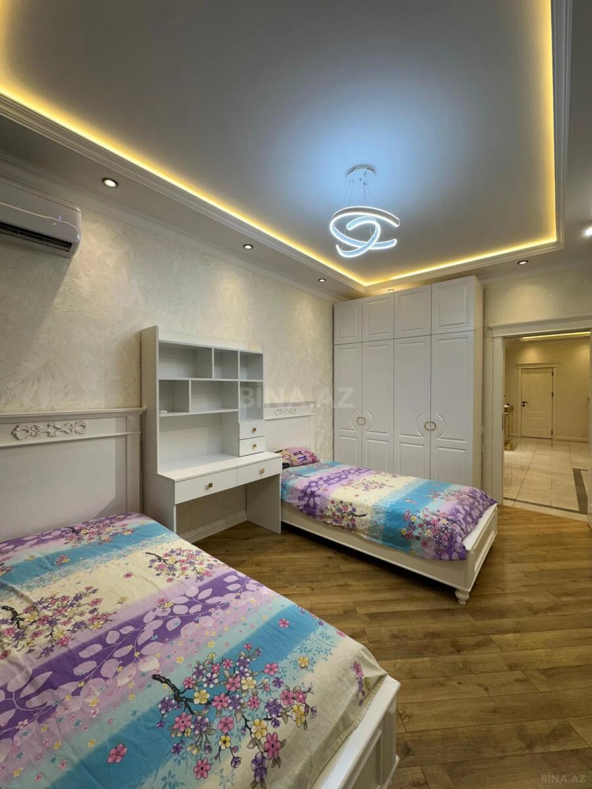 Satılır 3 otaqlı mənzil 148 m²