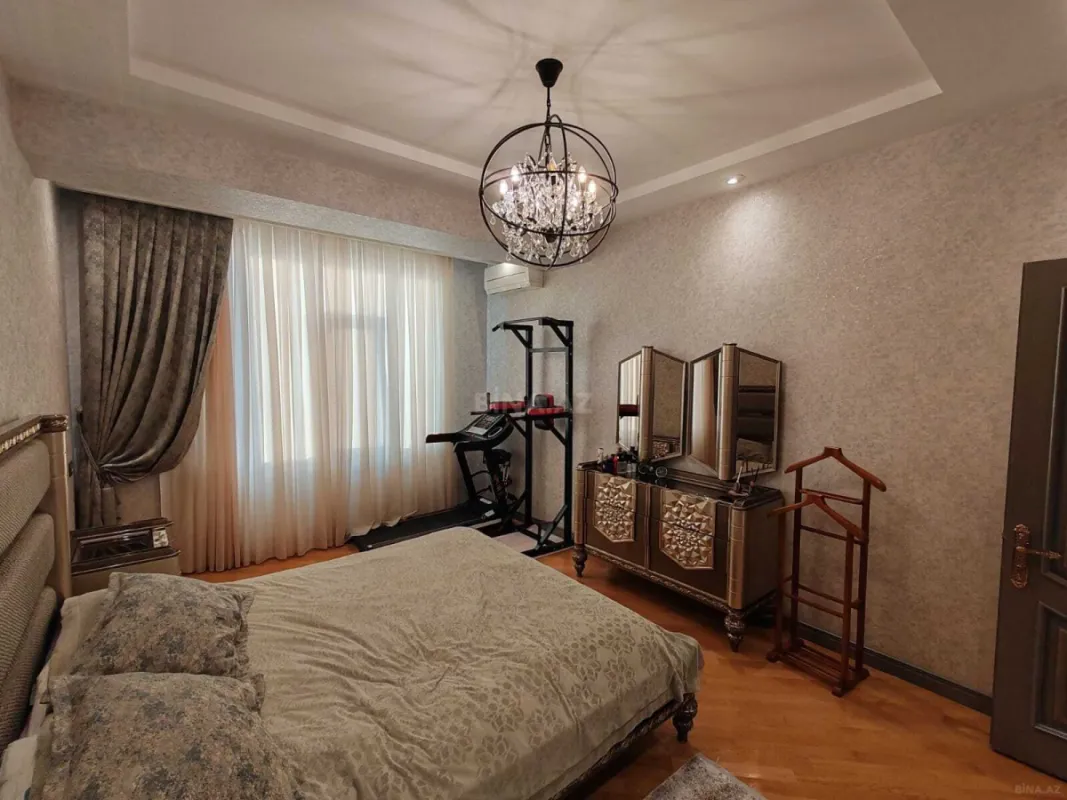 Satılır 4 otaqlı mənzil 225 m²