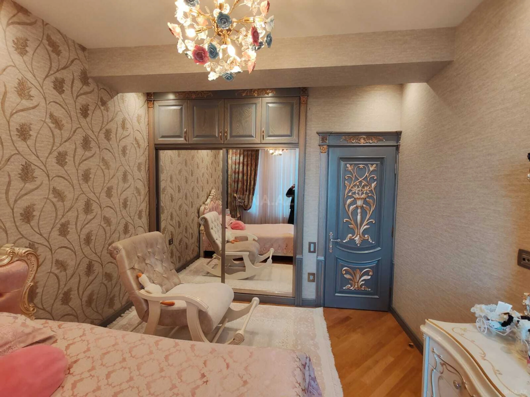 Satılır 4 otaqlı mənzil 225 m²