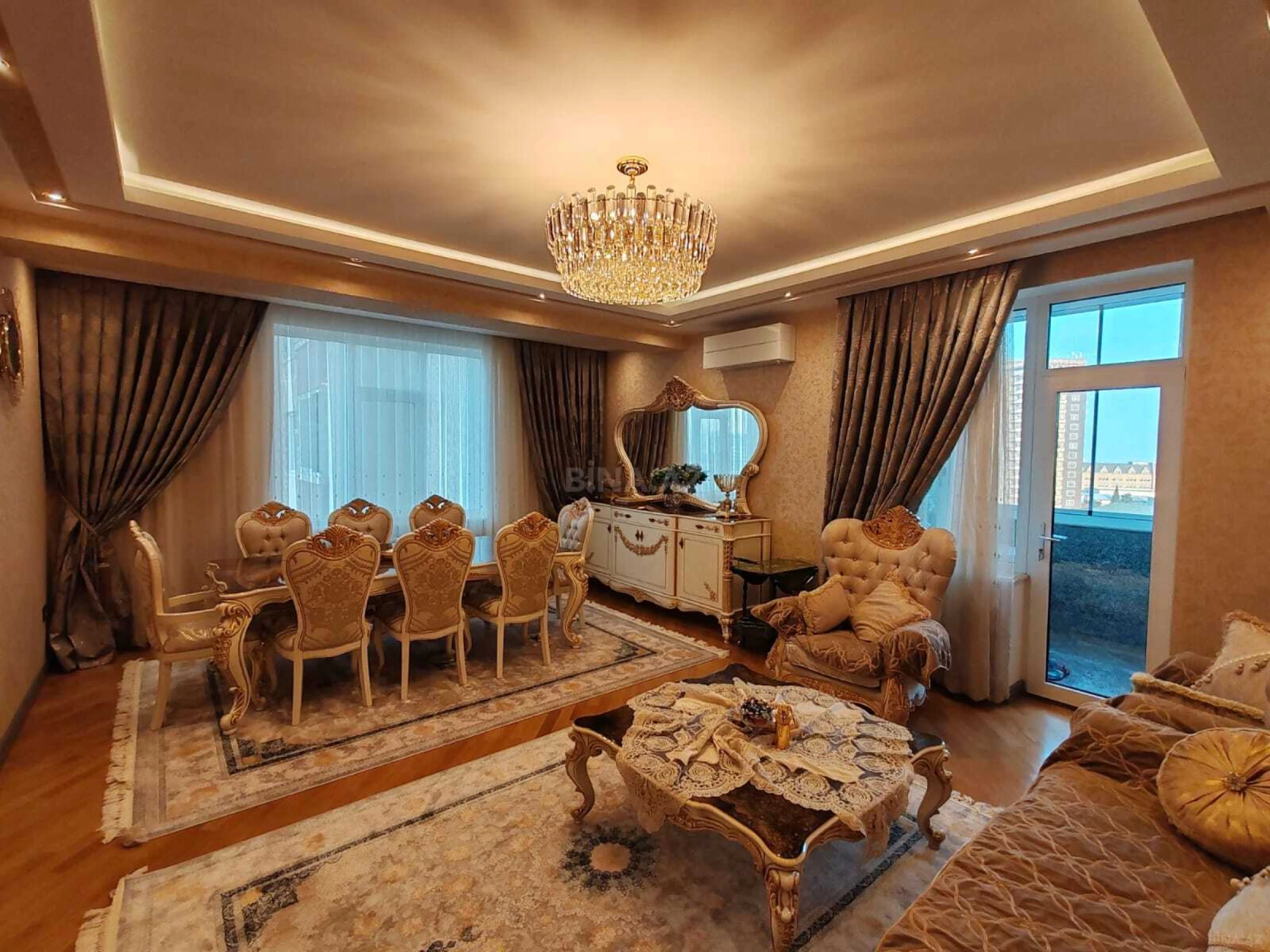 Satılır 4 otaqlı mənzil 225 m²