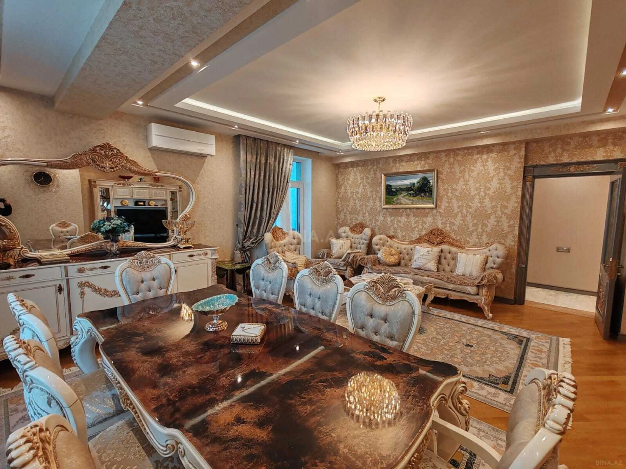 Satılır 4 otaqlı mənzil 225 m²