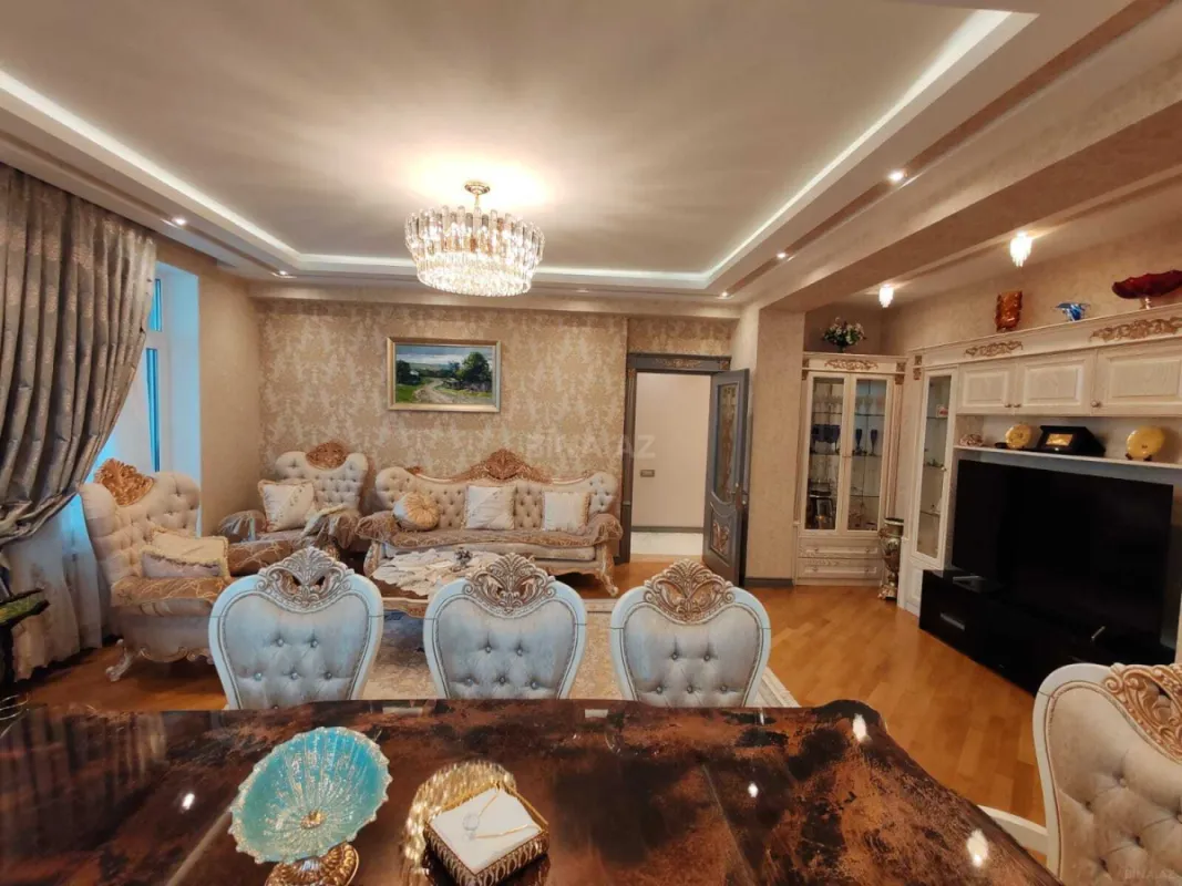 Satılır 4 otaqlı mənzil 225 m²