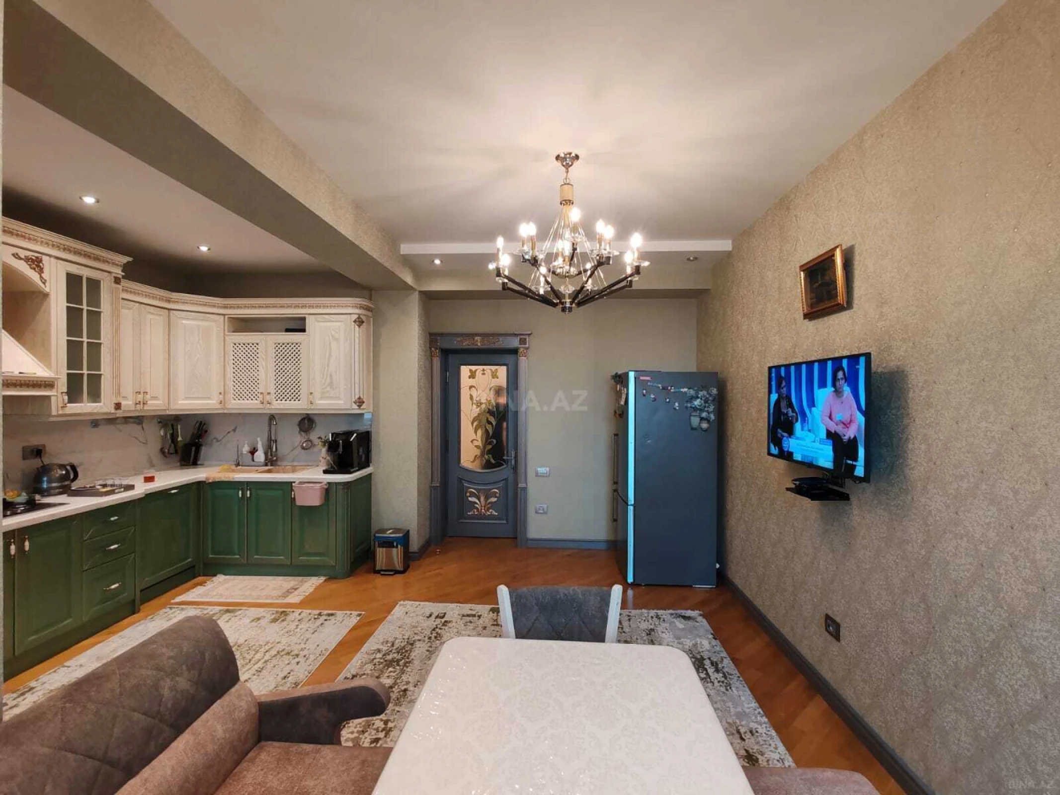 Satılır 4 otaqlı mənzil 225 m²