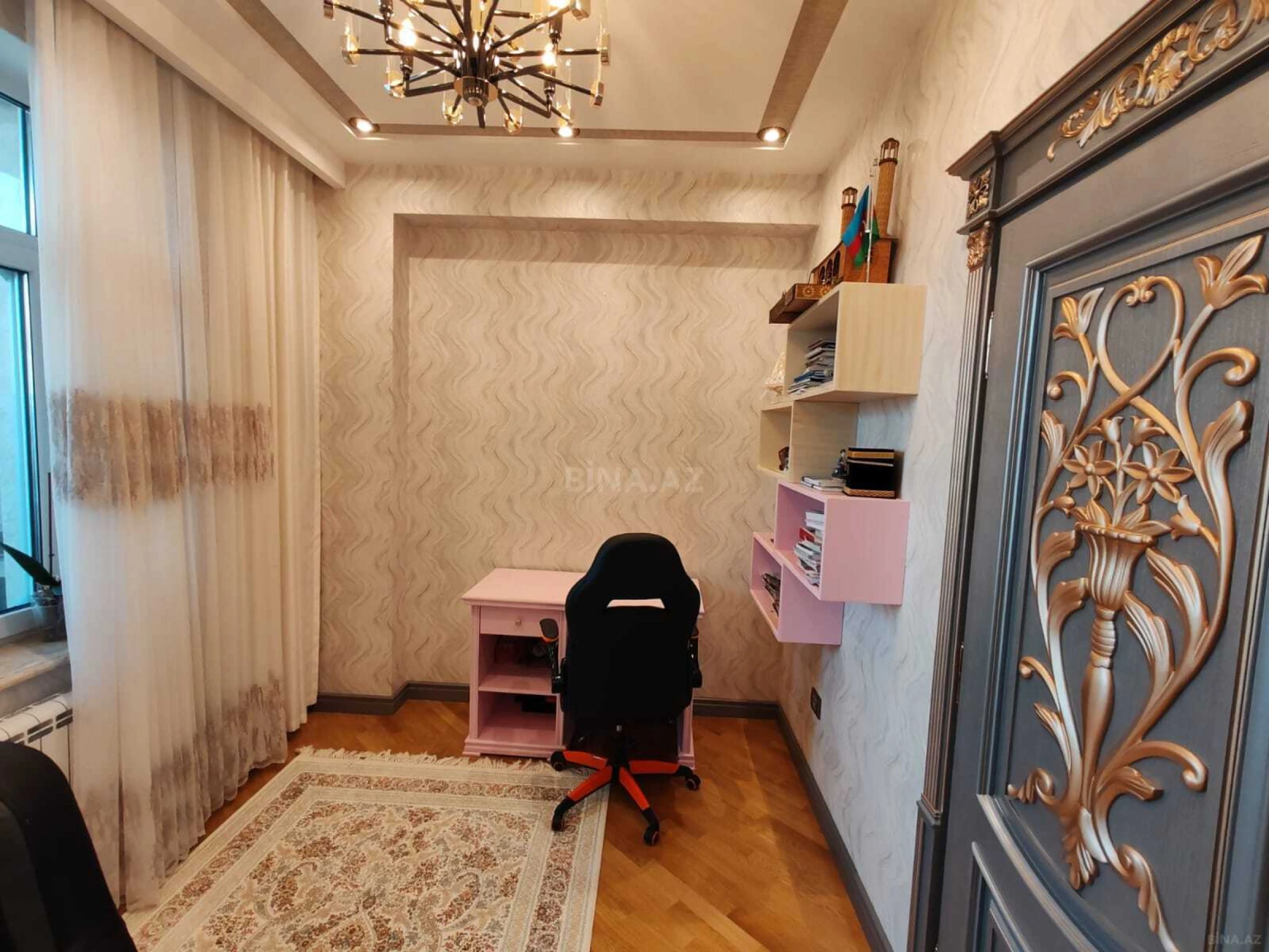 Satılır 4 otaqlı mənzil 225 m²