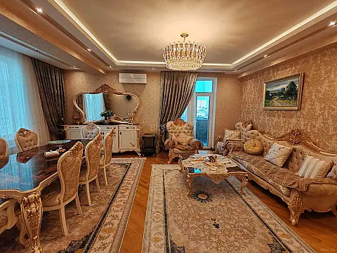Satılır 4 otaqlı mənzil 225 m²