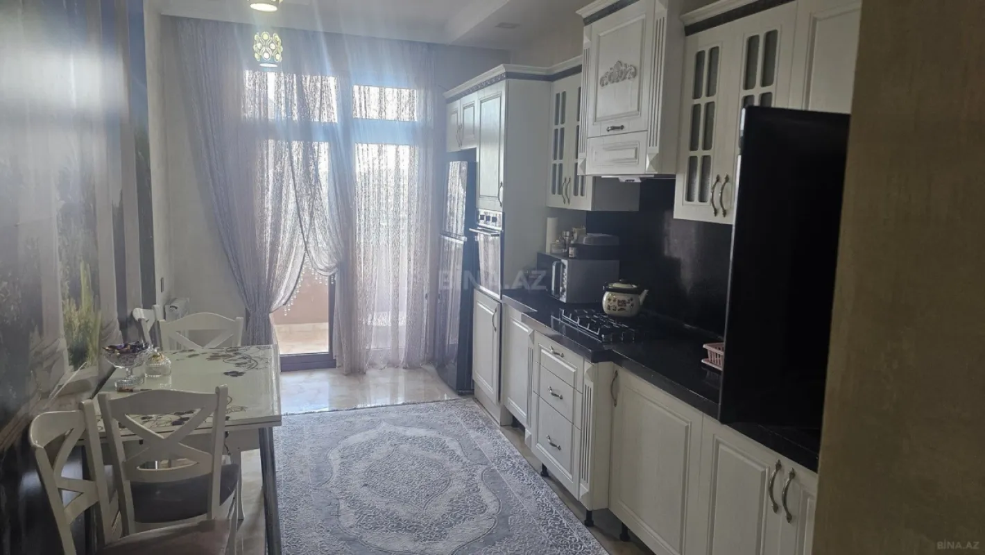 Satılır 3 otaqlı mənzil 123 m²