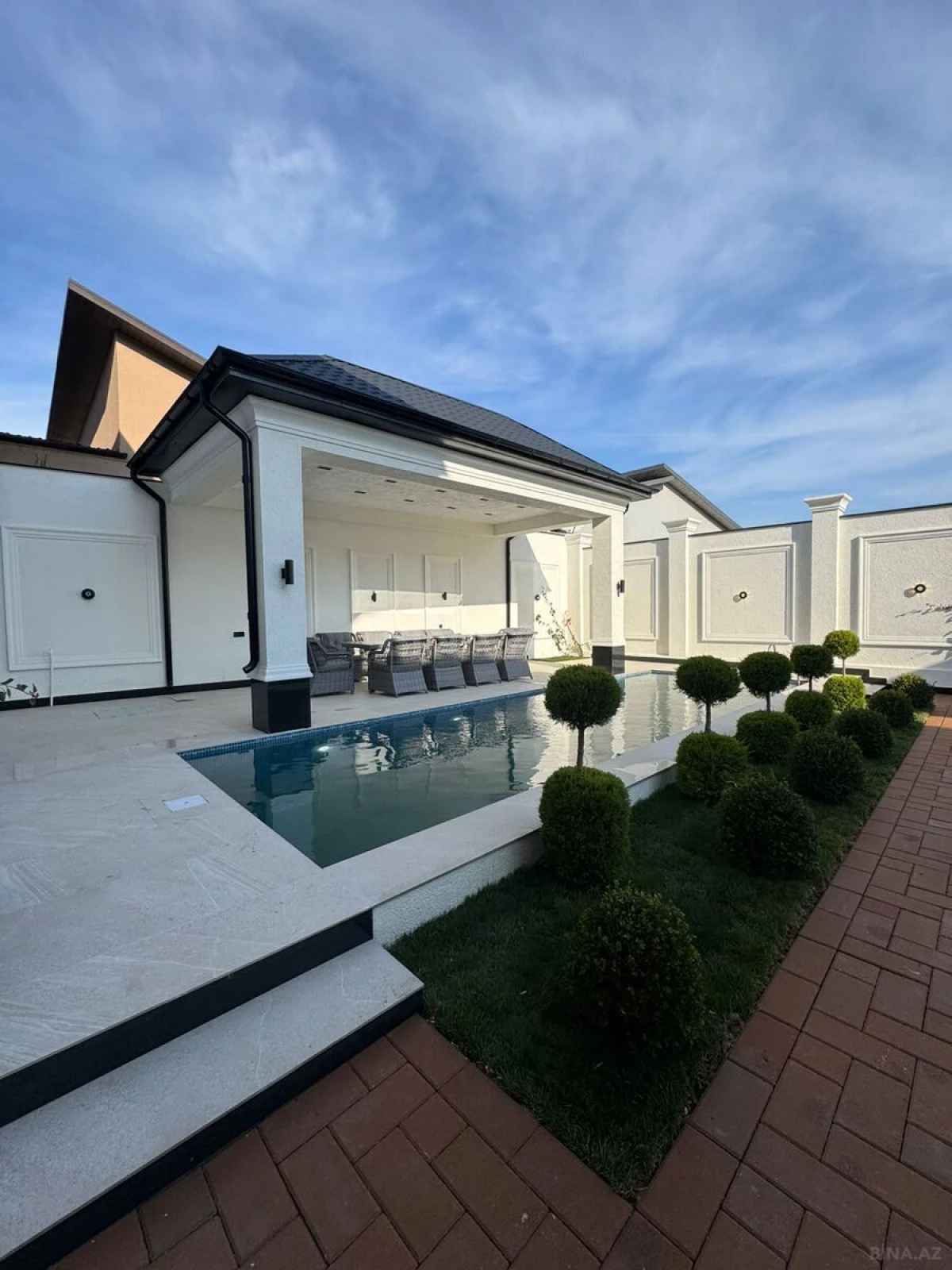 Satılır 4 otaqlı həyət evi 220 m²