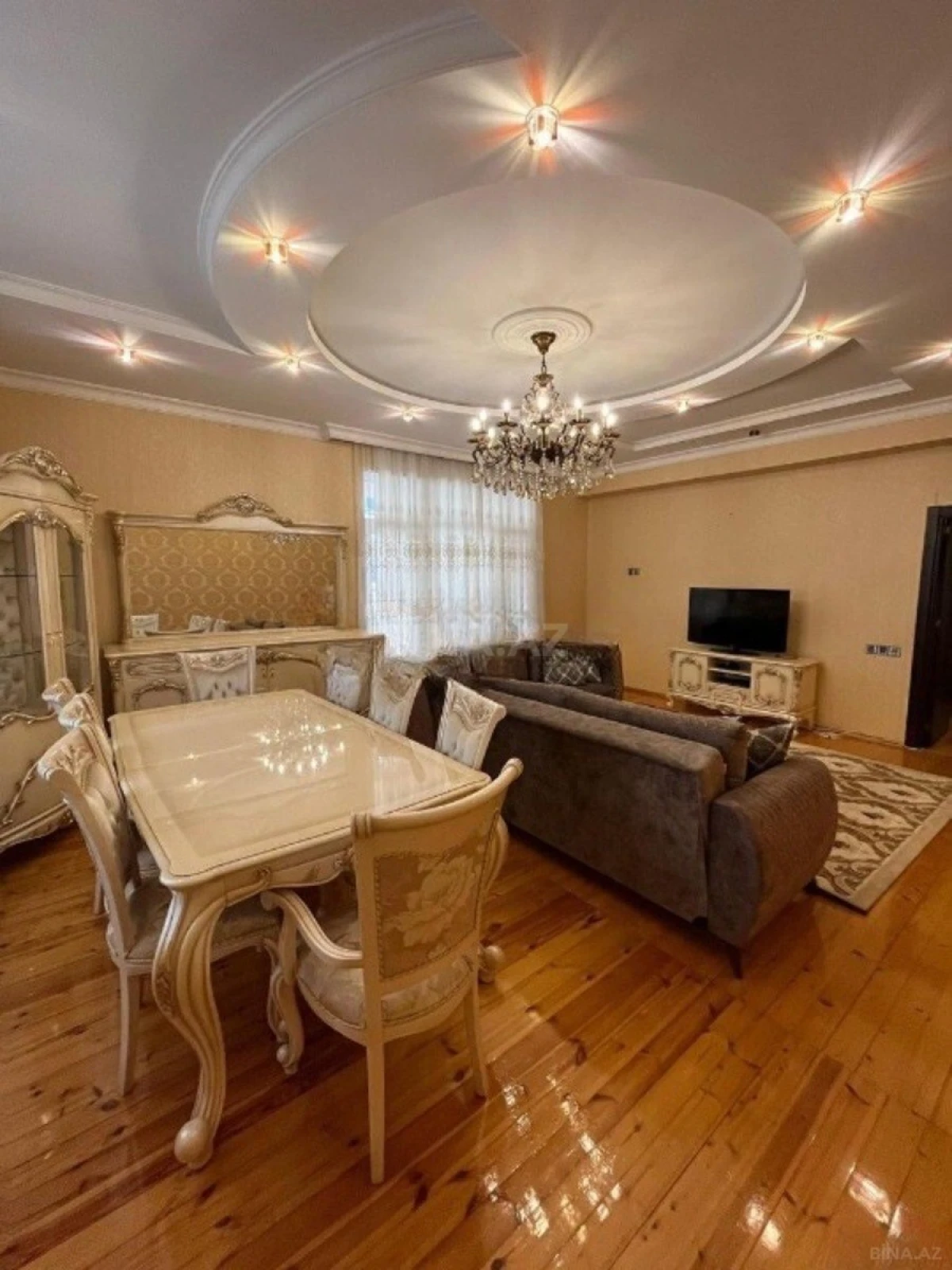 Satılır 3 otaqlı mənzil 140 m²