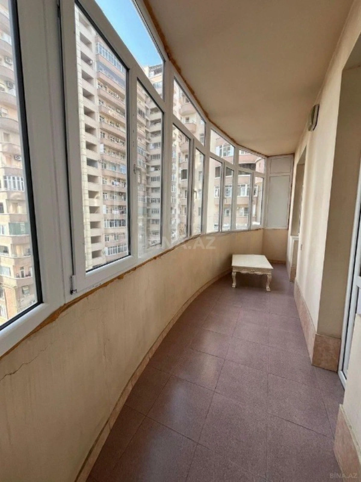 Satılır 3 otaqlı mənzil 140 m²