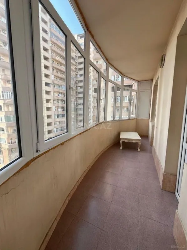 Satılır 3 otaqlı mənzil 140 m²