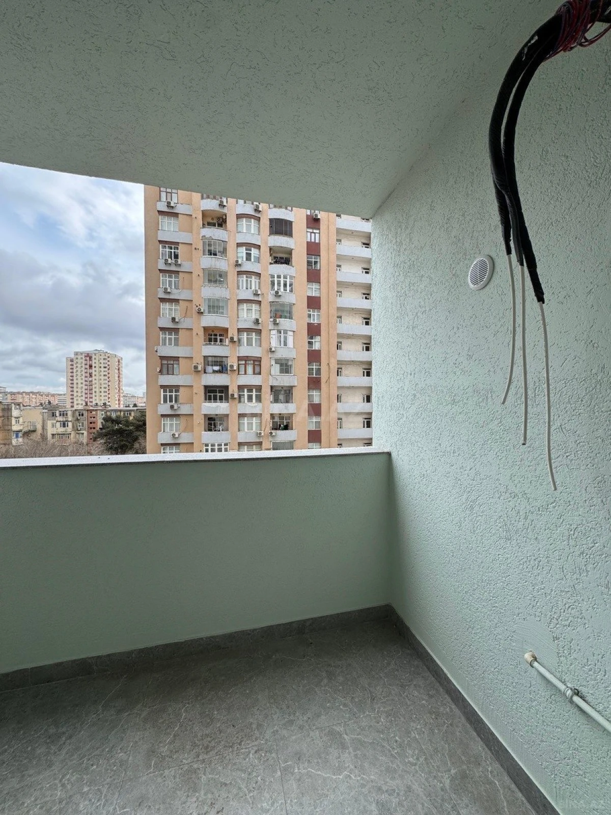 Satılır 3 otaqlı mənzil 86 m²