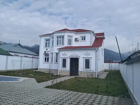 Kirayə verilir 5 otaqlı həyət evi 250 m²