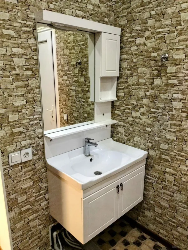 Kirayə verilir 5 otaqlı həyət evi 250 m²