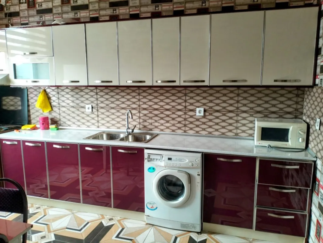 Kirayə verilir 5 otaqlı həyət evi 250 m²