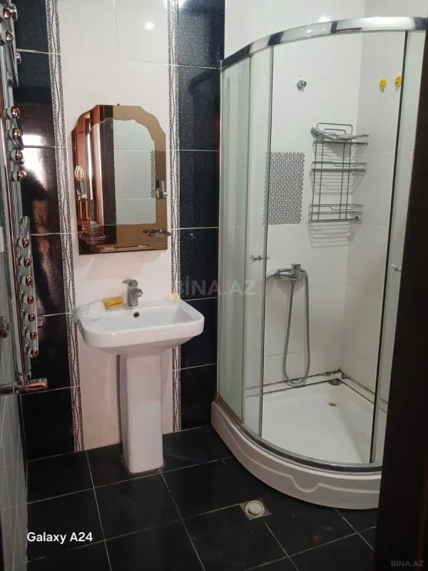 Kirayə verilir 2 otaqlı mənzil 95 m²