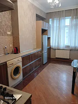 Kirayə verilir 2 otaqlı mənzil 95 m²