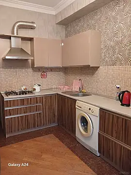 Kirayə verilir 2 otaqlı mənzil 95 m²