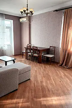 Kirayə verilir 2 otaqlı mənzil 95 m²